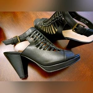 CL by Laundry Size 7.5 Black Dress Sandals w/ankle straps, 3 1/2" heel